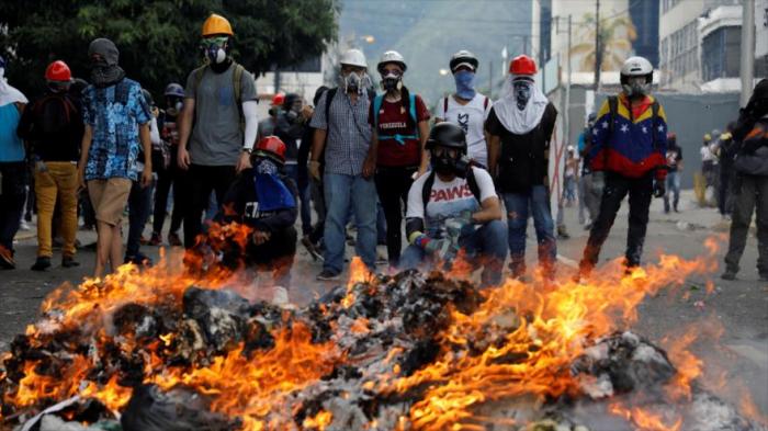 #GuaidocistasMaricorinosTerroristas
Para los cara'etabla, necrofilicos y sociopatas que usan fotos de venezolanos fallecidos en las Guarimbas de María Corina Machado, les recuerdo que la Guerrerista ofreció 5$ y drogó adolescentes para que causaran caos y muerte. Son Malandros.!