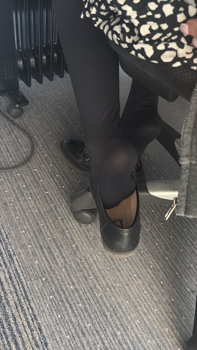 Shoeplay addict 👠 tweet media