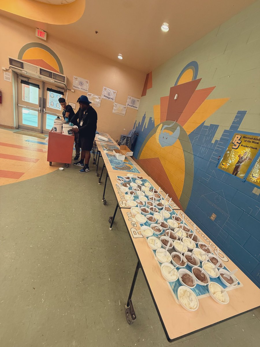 kjmartinez__'s tweet photo. No better way to wrap up the week than celebrating our 160 sixth-grade Stingray Scholars who earned Honor Roll and Principal’s Honor Roll at our Stingray Splash Honor Roll Celebration! Proud of their hard work, dedication, and excellence. 😎☀️🍨🎉 #StingrayPride @palmspringsms https://t.co/d2zhm1Xg1o