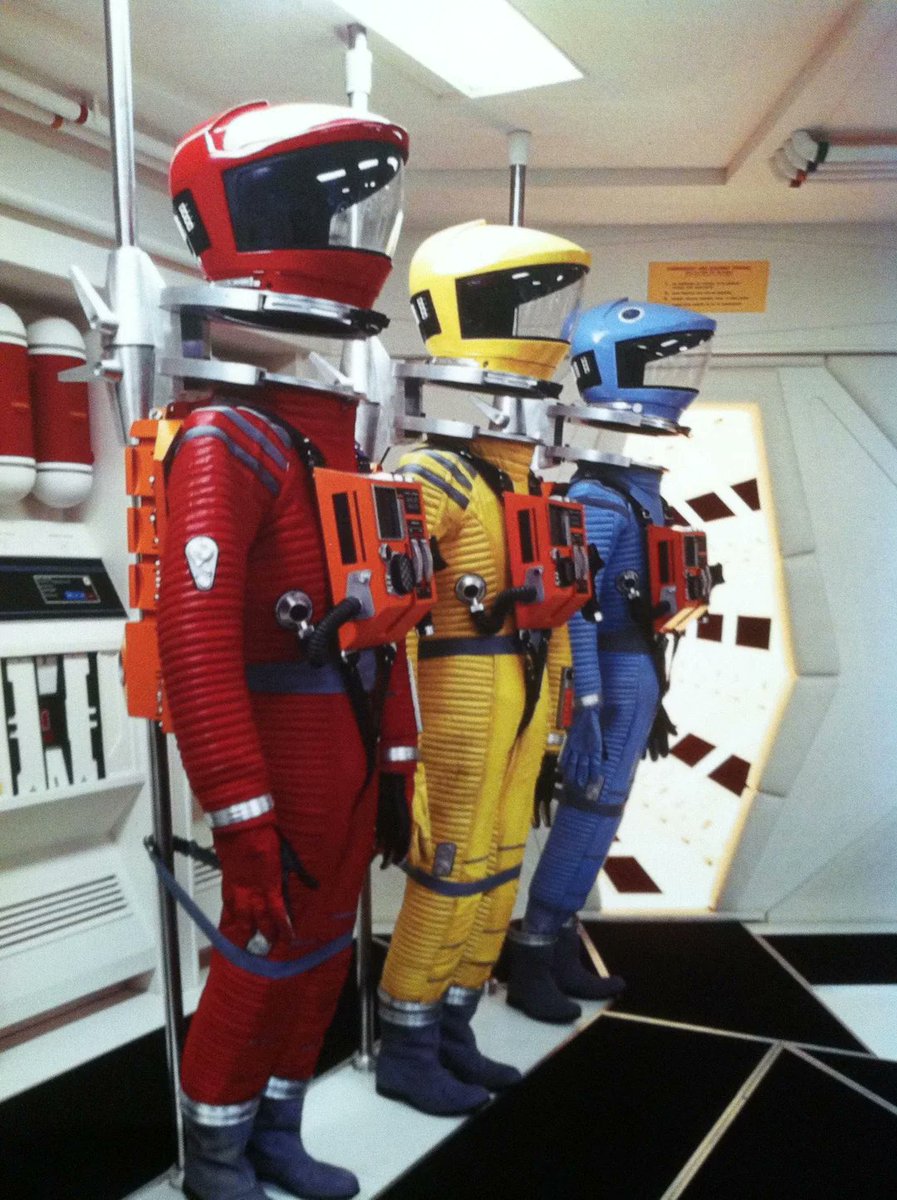 SciFiArchives's tweet image. Spacesuits from '2001 A Space Odyssey'

Designed by Harry Lange who had worked with NASA &amp;amp; Wernher von Braun as an illustrator