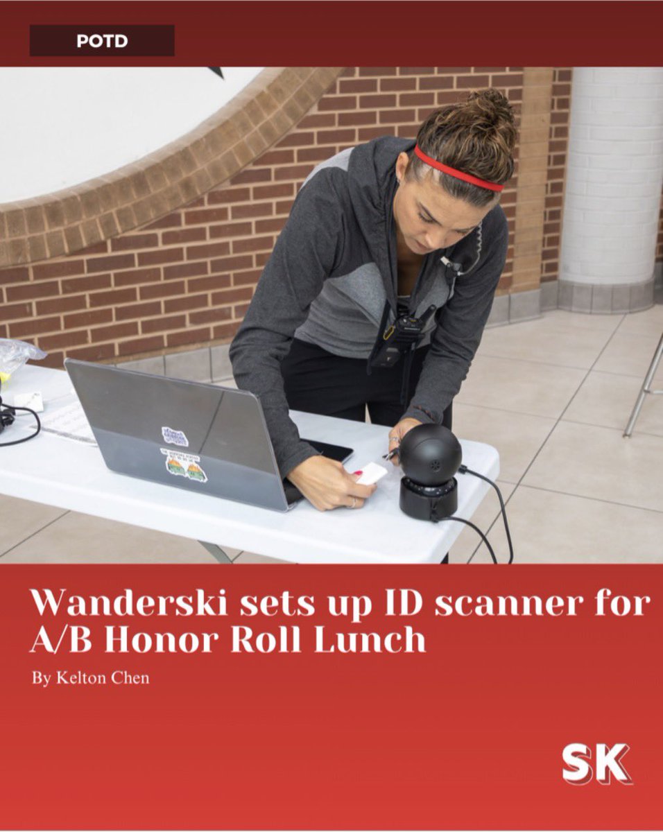 CHSCampusNews's tweet photo. Coppell High School assistant principal Anna Wanderski plugs in a USB to scan student IDs during sixth period on Friday. A/B Honor Roll Lunch is for students who maintained all their grades above a B for the fall semester. #coppellcloseup #clickwithchs https://t.co/qng6WOwiql