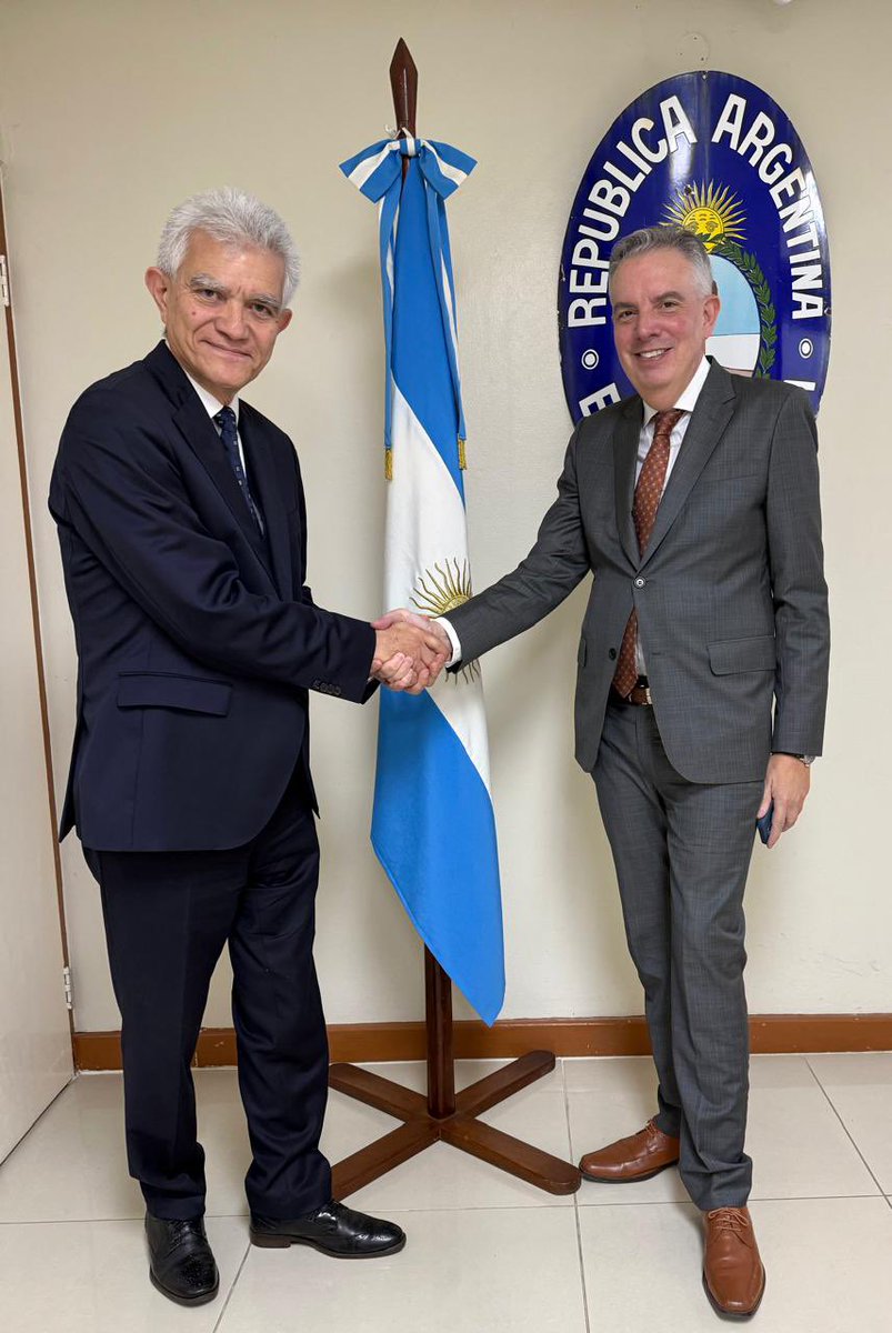 EmbaMexJam's tweet photo. Roberto Canseco, Embajador de México en Jamaica, sostuvo (27abr26) fructífera reunión con el Embajador de Argentina en Jamaica, Marcelo Ángel Balbi Calvo, coordinador del GRULAC en Kingston, para conversar sobre las candidaturas mexicanas relativas a la Autoridad Internacional de los Fondos Marinos (AIFM).

@ARGenJamaica 
@SRE_mx
@mfaftja
@ISBAHQ
