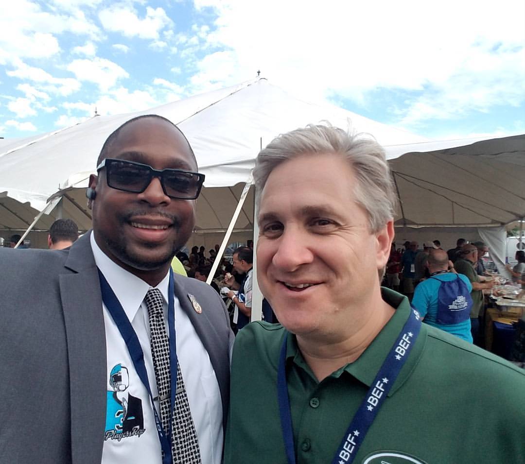 TheRobertTGreen's tweet image. #FBF Giants, Jets, Syracuse etc

No matter where I go, or where I been. 

Where I'm from
When I show up 
I ALWAYS bring my NY State of Mind