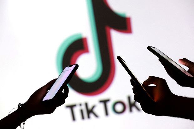 NaskoczMi's tweet image. Rządowa ustawa o dostępie do social mediów od 16. roku życia nabiera tempa. Na TikToku panika twórców dziecięcych, a sieć podzielona: jedni chwalą walkę z patologią, inni krzyczą o cenzurze. To może być koniec ery "dziecięcych influencerów" w Polsce. #TikTok #ustawa #socialmedia