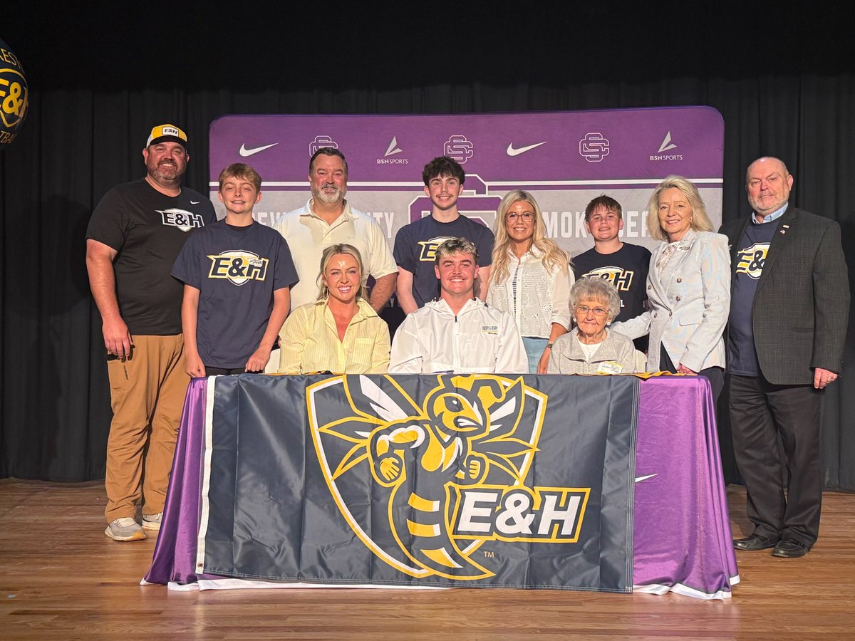 SmokyBearFball's tweet photo. This week two Smoky Bears signed their intent to play football at the next level! @PrestonHuskey44 will play at Emory &amp; Henry. @JaydenJarn63 will play at Tusculum! #JDIR https://t.co/2BtfvD3c03