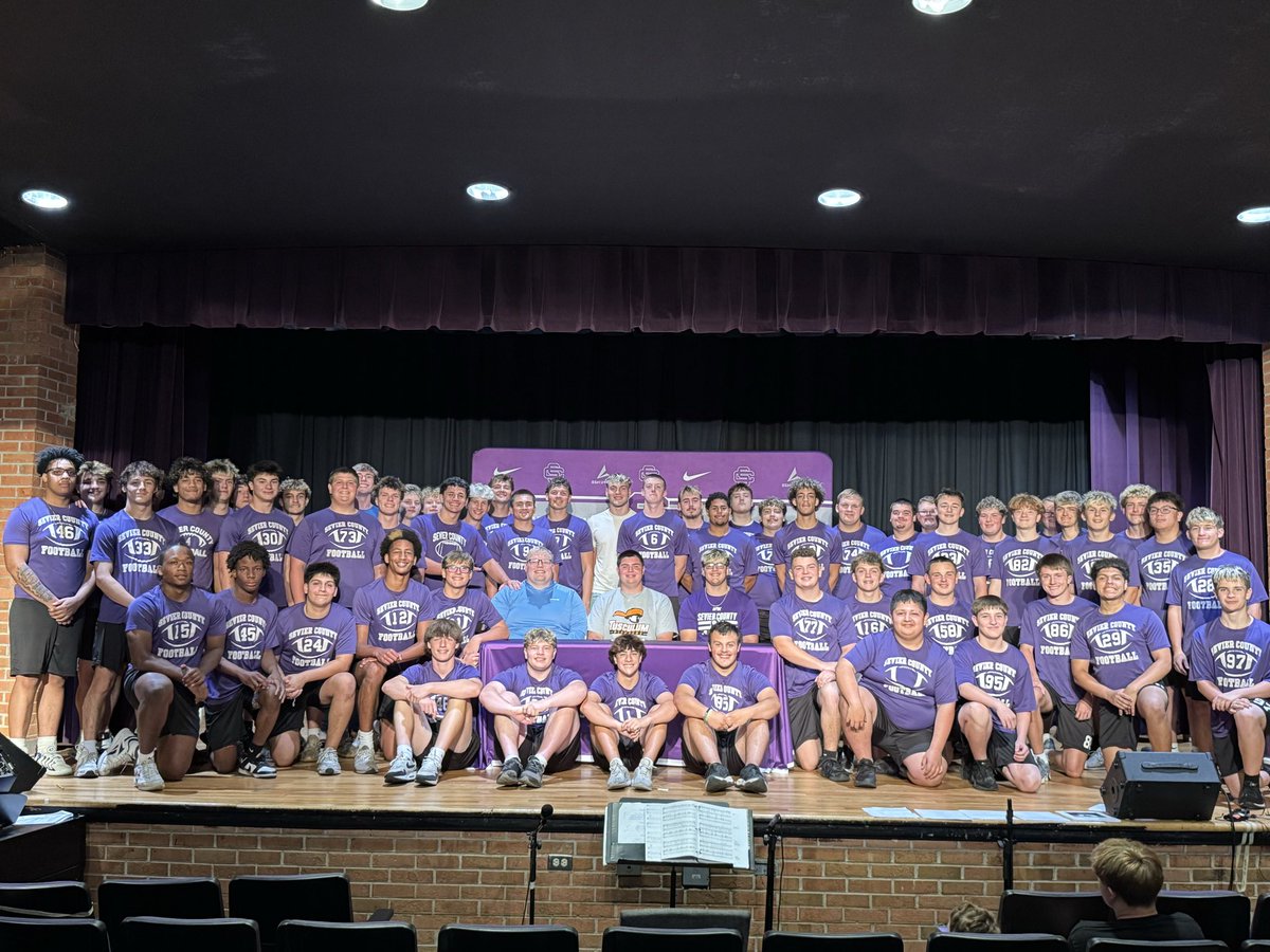 SmokyBearFball's tweet photo. This week two Smoky Bears signed their intent to play football at the next level! @PrestonHuskey44 will play at Emory &amp; Henry. @JaydenJarn63 will play at Tusculum! #JDIR https://t.co/2BtfvD3c03