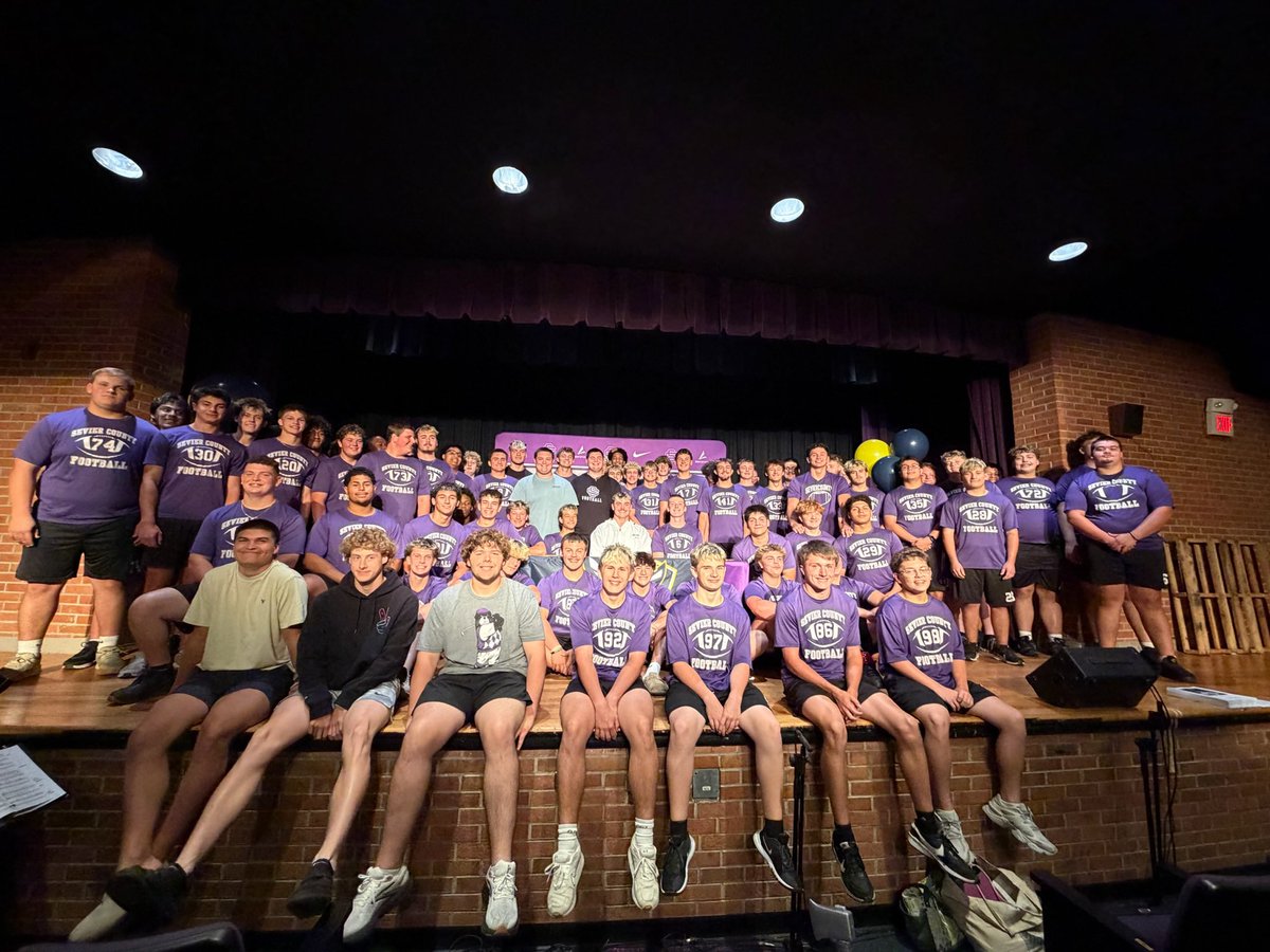 SmokyBearFball's tweet photo. This week two Smoky Bears signed their intent to play football at the next level! @PrestonHuskey44 will play at Emory &amp; Henry. @JaydenJarn63 will play at Tusculum! #JDIR https://t.co/2BtfvD3c03