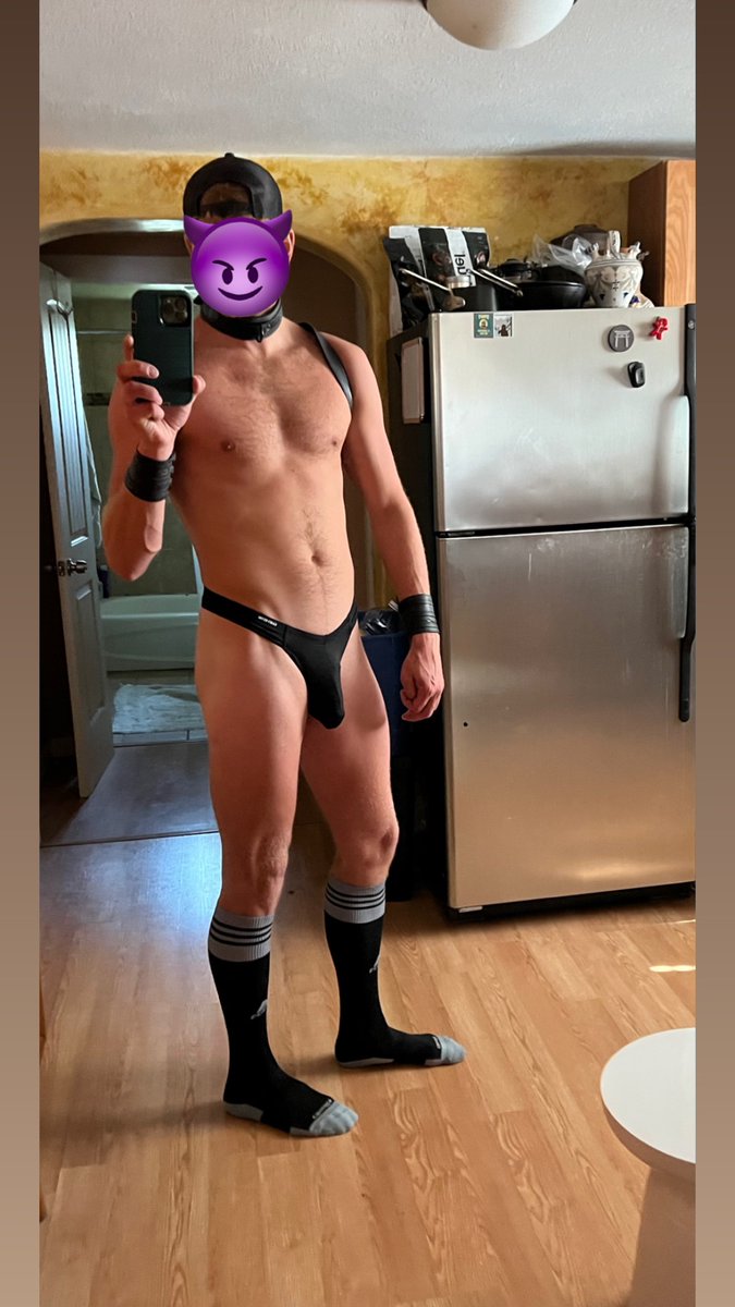 JockGuy2321's tweet image. Feeling extra sexy. 
I think I’m becoming a thong boy
#gay #porn #gear #gearplay #thong #socks #harness #naughty  #pig #slut #horny #sexy