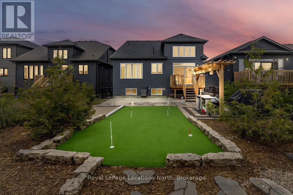 LUXRE's tweet photo. A truly one-of-a-kind designer residence where luxury, craftsmanship, and custom design come together in every detail.

🗝️ Royal LePage Locations North, Brokerage | $1,199,900 CAD | https://t.co/Rti6hbMLtI https://t.co/wk3UQt5Lb8