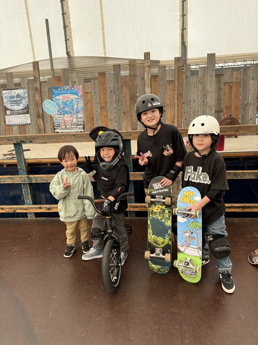 delta_bmx's tweet photo. めっちゃ久しぶりに会えたスケボーが凄いお兄ちゃん達！

それに負けないくらい頑張った長男😆👍
ココでフレアやってるのは長男だけだってよ😂ヤバいなww https://t.co/HiwKaMXgdq