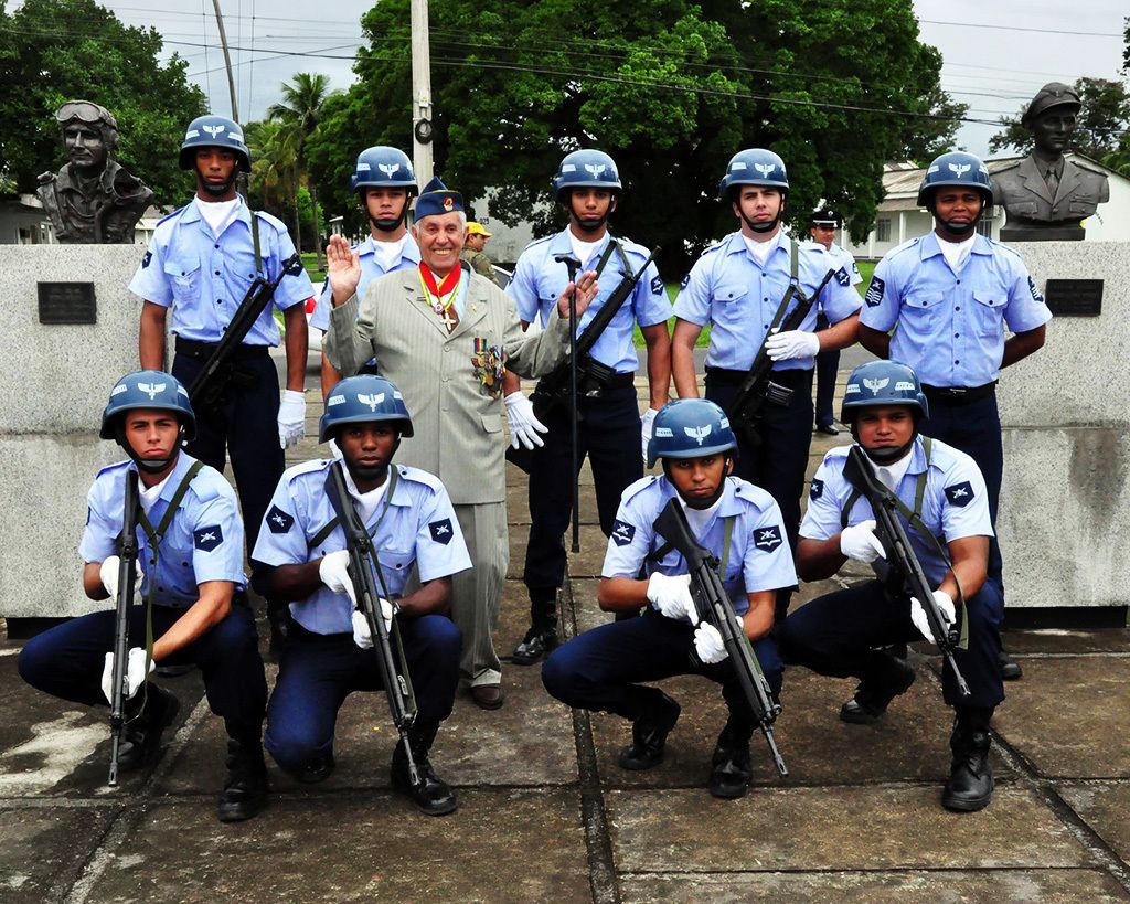sentandoapua's tweet photo. Veterano do 1º Grupo de Caça Sebastião Miniró e a Guarda de Honra da BASC, 22 ABR 2012
#SentandoaPua #FAB #1GAvCa #AviaçãoMilitar #Veteranos #SentaaPua #HistóriaMilitar #BASC #OrgulhoNacional https://t.co/Z3mU2SlrP5