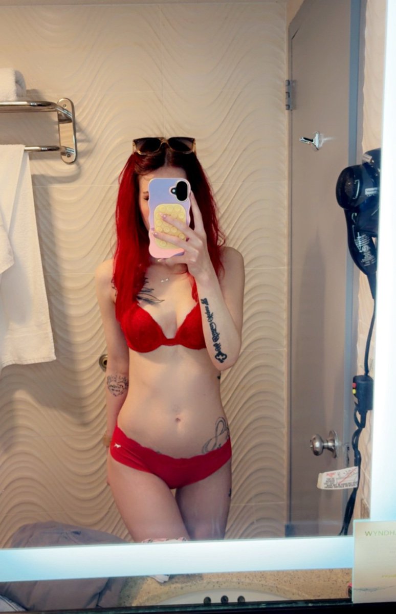 BizzyIzzy55's tweet photo. I love my little red set! What do you think?

#onlyfans #bikini #red #redhead #brat https://t.co/uZ6Knp6GT9