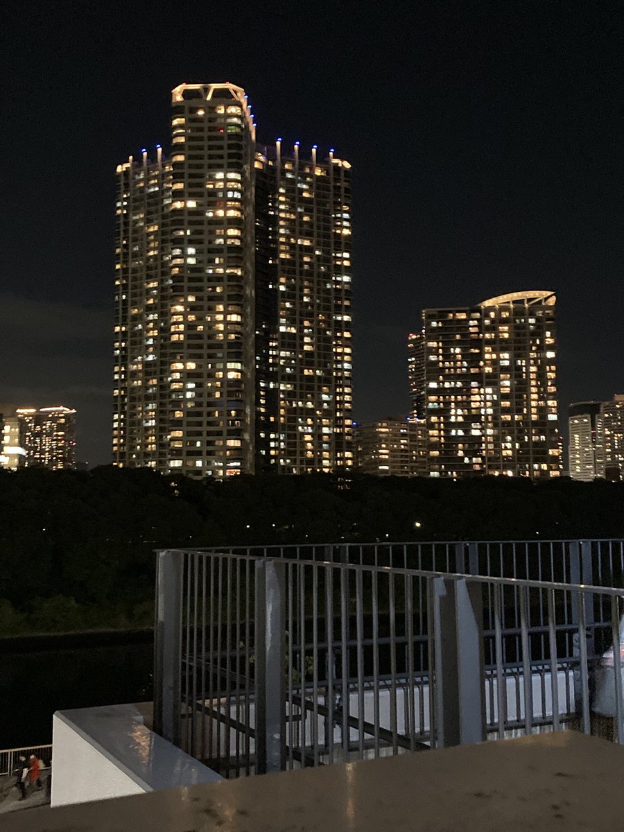 taka_mrn's tweet photo. 有明アリーナから“りんかい線”で帰るなら、
東雲(しののめ)駅へ歩いた方が混雑してないので良かったです。
会場を出たらすぐ右へ進みます。
でも道わかりづらいので前の人について行くか、マップ見ながら歩いた方がいいです。
#TMNETWORK #QUANTUM https://t.co/8UgYUBFius