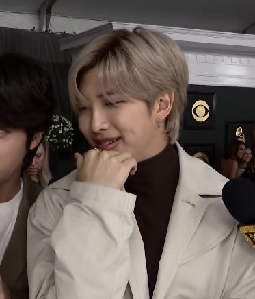 chloe☆ seeing bts! tweet media