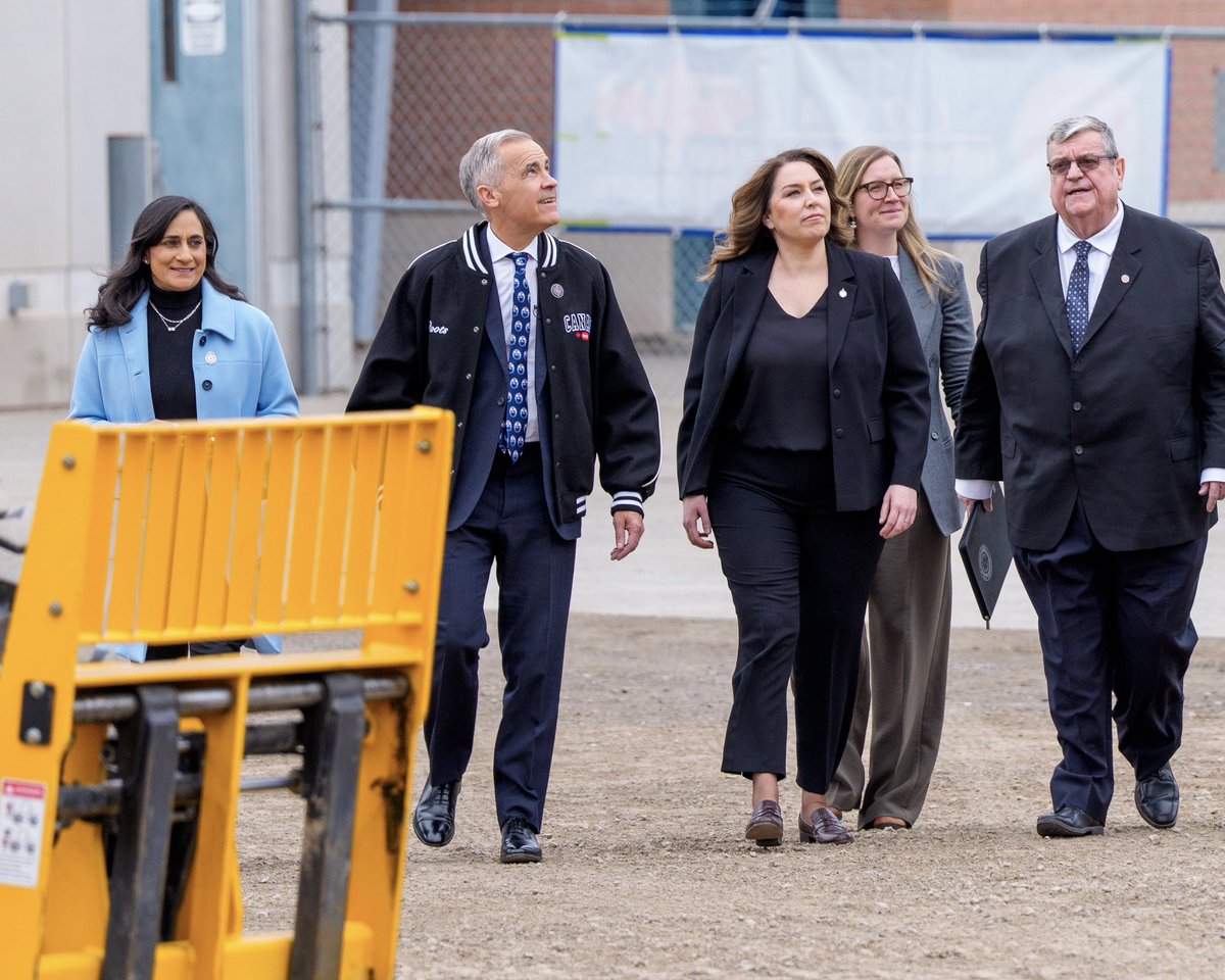 SimaAcan's tweet photo. We’re building big in Canada!
It was great to welcome Prime Minister Mark Carney to our community in Oakville West as we highlight the Team Canada Strong plan; recruiting, training, and supporting skilled trades workers across Canada to get the job done.
#BuildCanadaStrong #OakvilleWest