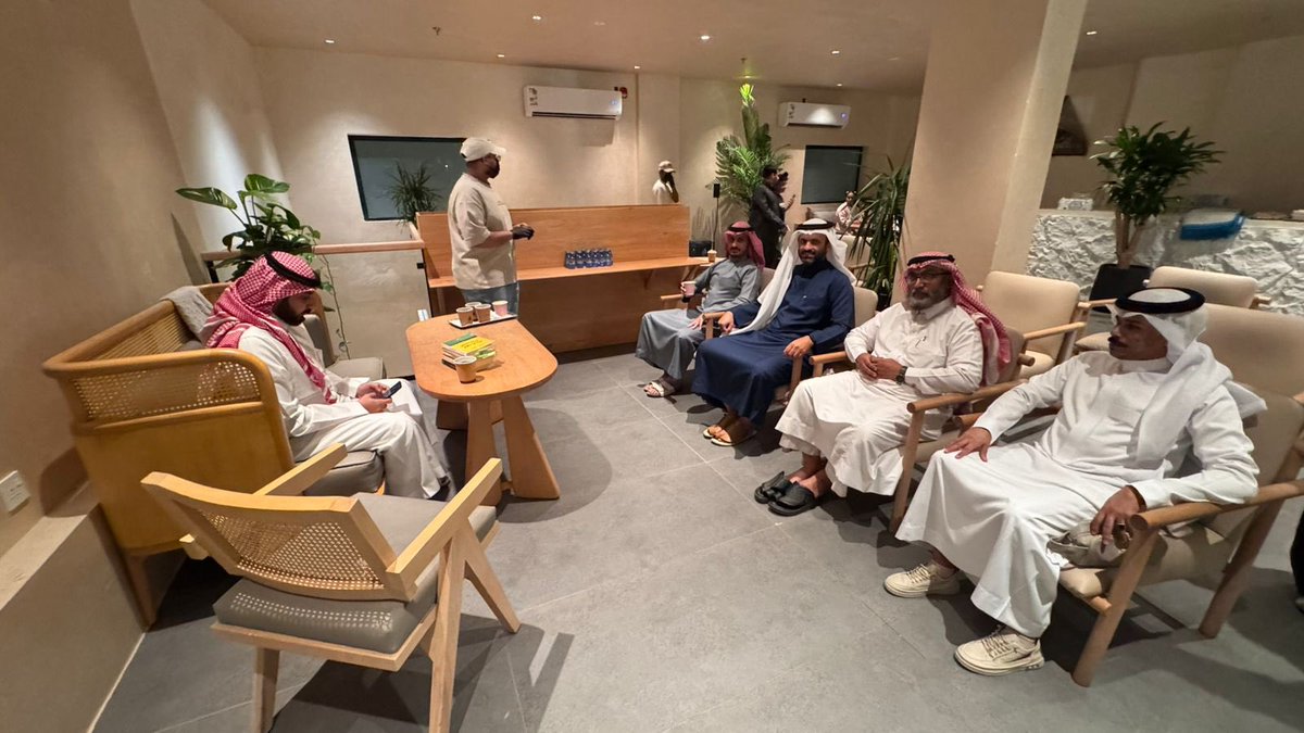 mjd_alwatan's tweet photo. تغطية صحيفة مجد الوطن ل فعالية " فلسفة الصمود  "بمقهى بيكاف بابو عريش 
وذلك ضمن سلسلة برامج مقهى خطوة البن بالتعاون مع الشريك الأدبي 
قدم الفعالية الاستاذ عبدالرحمن جبرة   
كان ضيفاً مبدعاً قدّم الفعالية باقتدار وتطرق إلى مواضيع متنوعة وجميلة تتعلق بالفلسفة 
بحضور المشغل الثقافي لبرنامج الشريك الأدبي وصاحب مقهى بيكاف 
وعدد من  الإعلاميين والإعلاميات 

تحت إشراف رئيس التحرير/ صالح الجوحلي 
تغطية إعلامية 
- أميرة مشاري 
- مها أحمديني