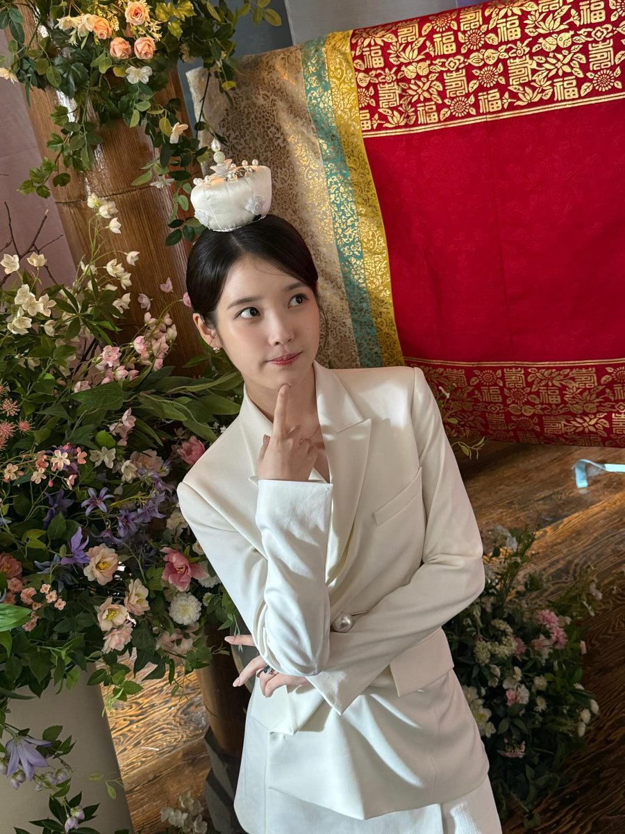 아이유 에델바이스 tweet media