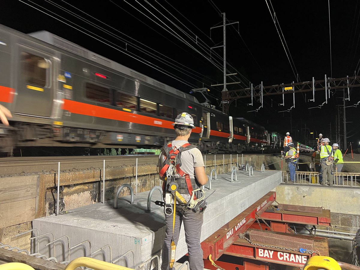 WalkBridgeCT's tweet photo. ✨🚧 Construction Update
See what’s coming up near you on the WALK Bridge Project during the week of May 4 👷‍♀️🏗️
👉 Read more: https://t.co/Rxbd8ZDPpf
#WALKBridge #StayInformed https://t.co/joeWZn6dGo