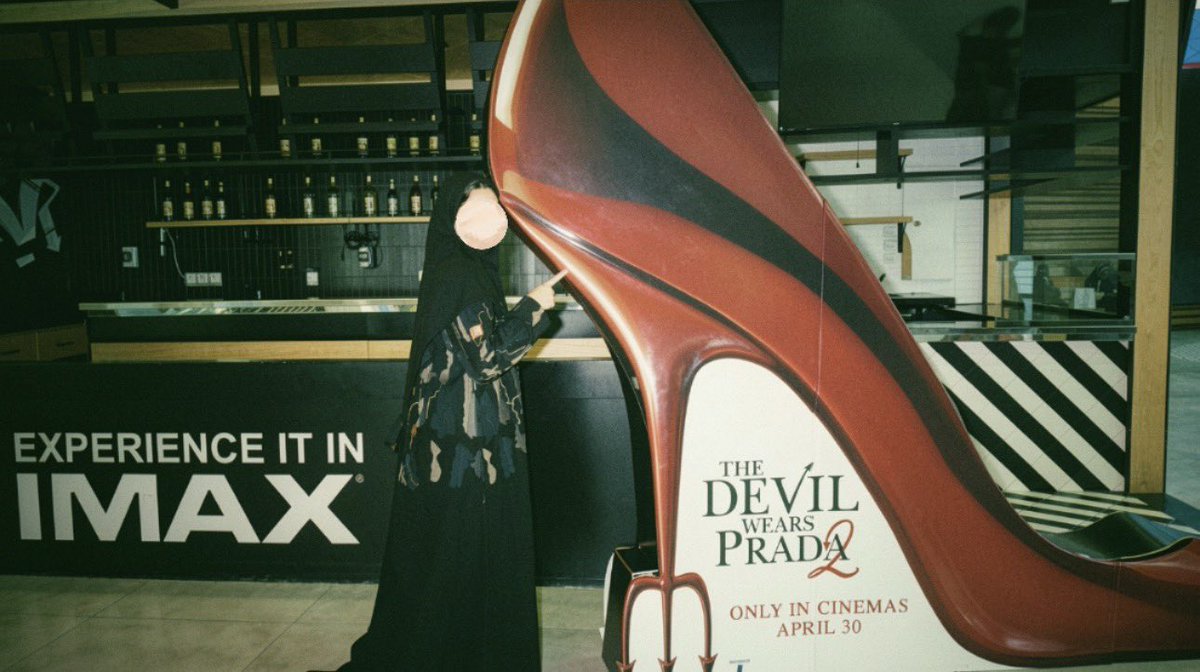 2ex_w's tweet photo. Healing era: favorite company &amp; a great movie 💫💫💫👠👠👠 https://t.co/iVL4FnyXfT