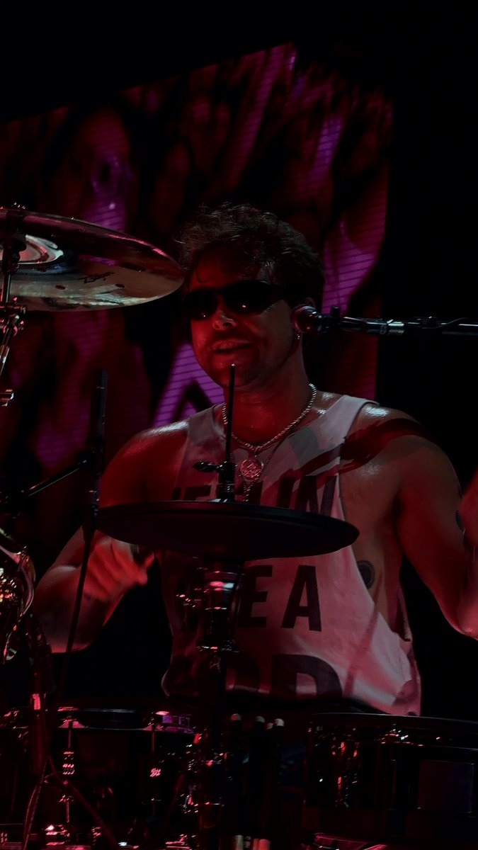 some ashton from tonight hehehehe