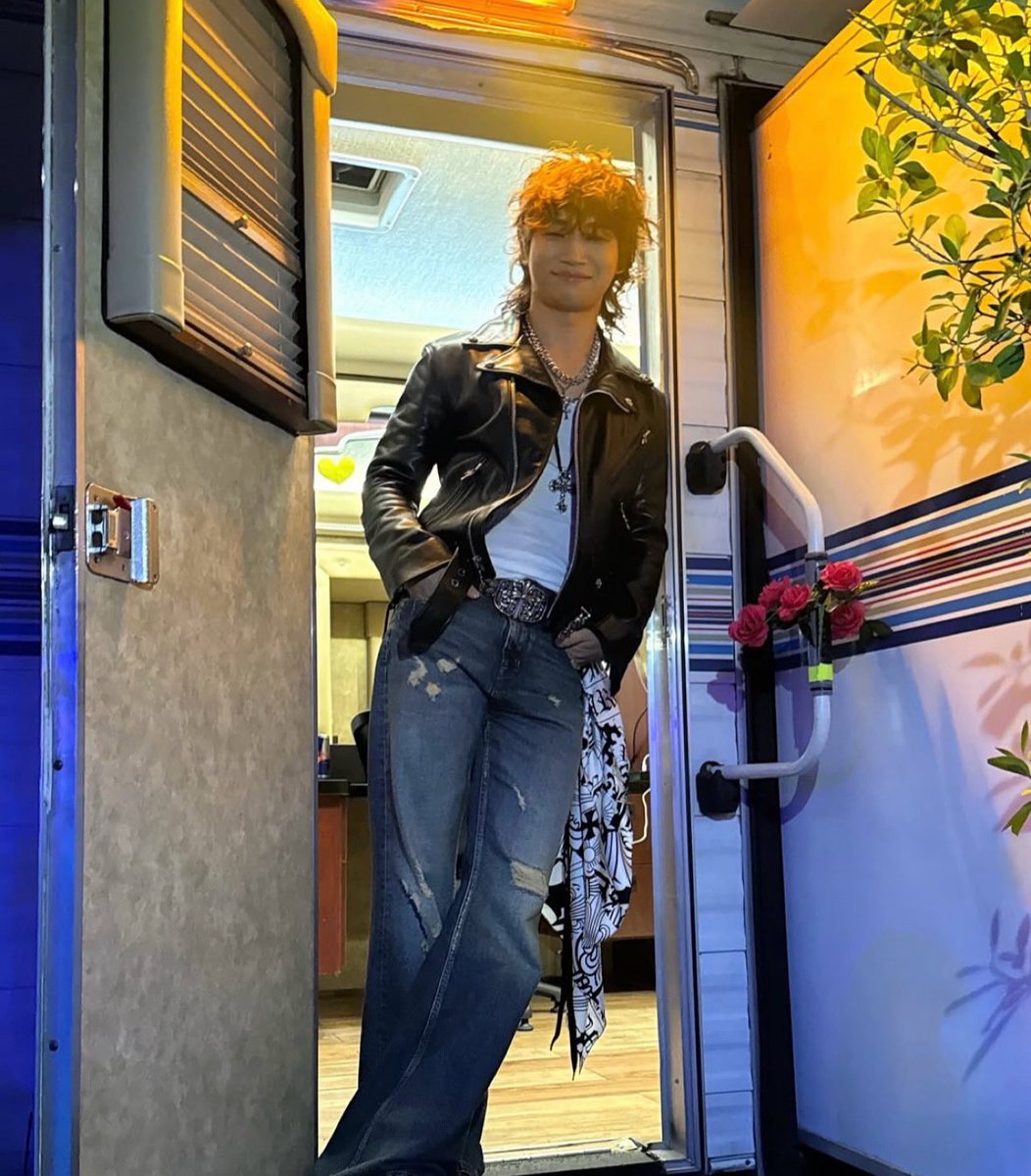 D-LITE tweet media