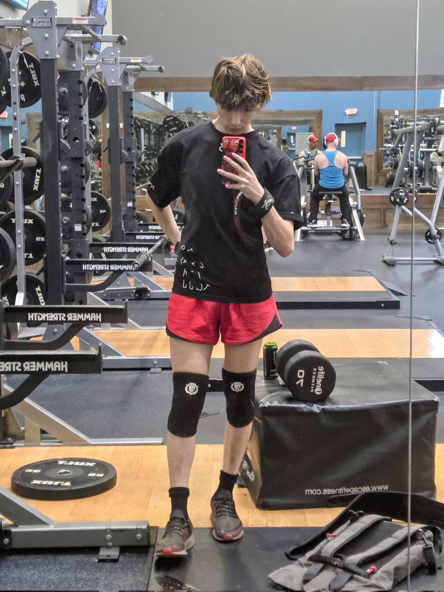 willzoneium's tweet photo. Gym fit (can they tell im a femboy) https://t.co/rJJcQbzE0i