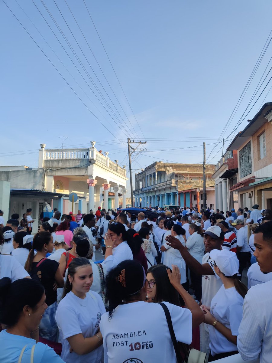 feucm_may's tweet photo. 🇨🇺✨ Desde cada localidad celebramos juntos el #1roDeMayo, una jornada llena de unidad, alegría y compromiso.
Estudiantes, profesores y trabajadores de la Facultad de Ciencias Médicas de Mayabeque demostramos que seguimos marchando juntos por el presente y el futuro. ❤️ https://t.co/MkSBi2mIXD