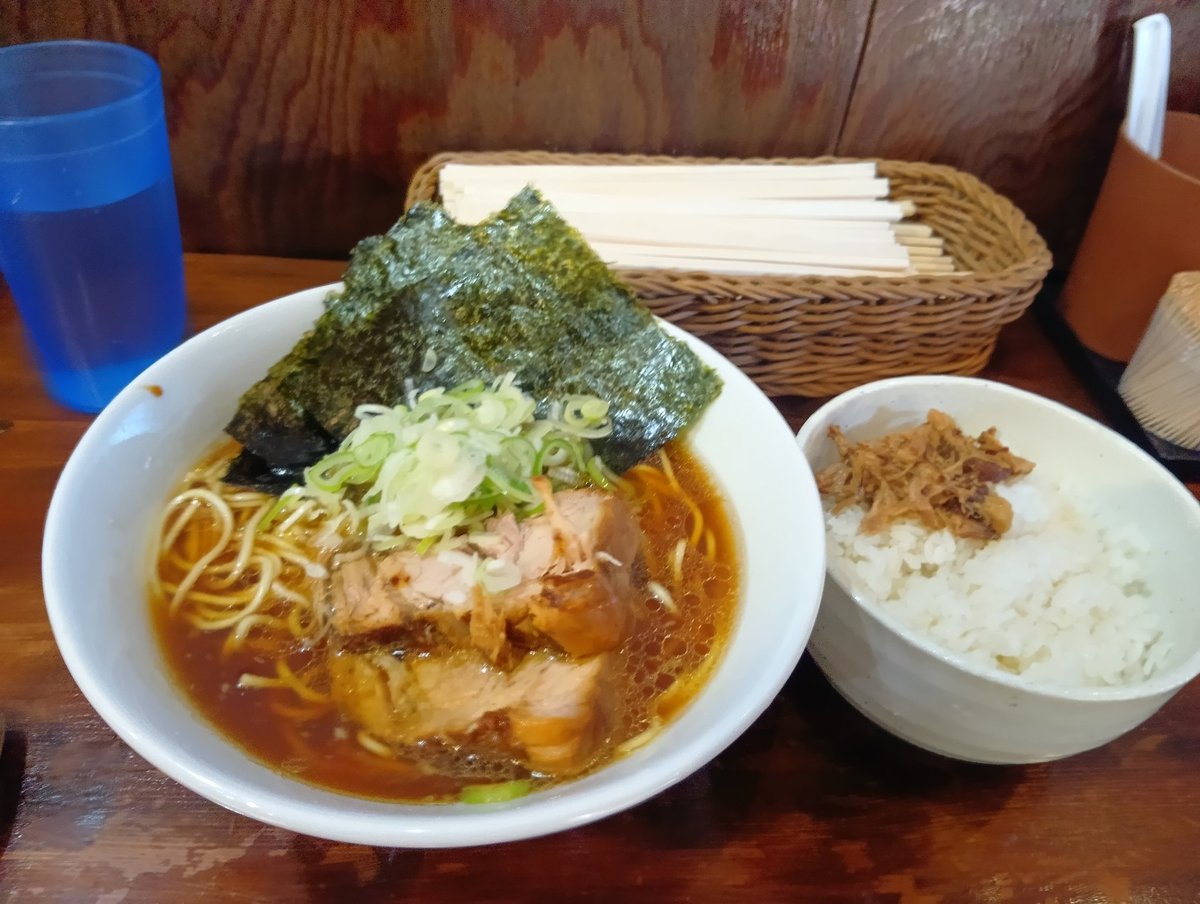 shou_tera's tweet photo. 仕事の不具合で今日も出勤😭
花屋で美味しいラーメン食べたから頑張る！ https://t.co/ucdTGj7ILv