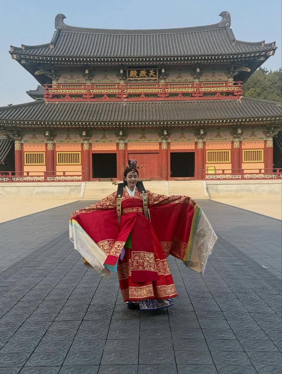 IUstagram tweet media