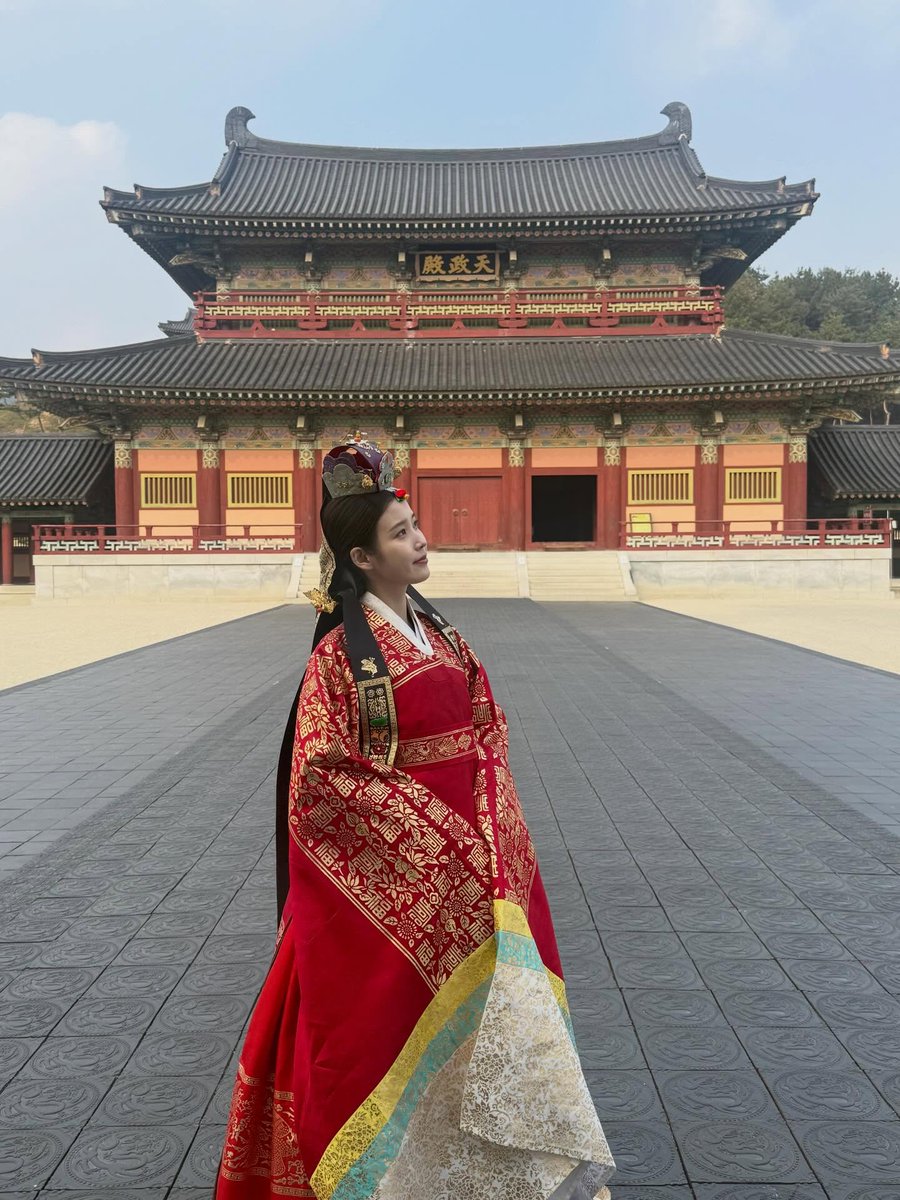 IUstagram tweet media