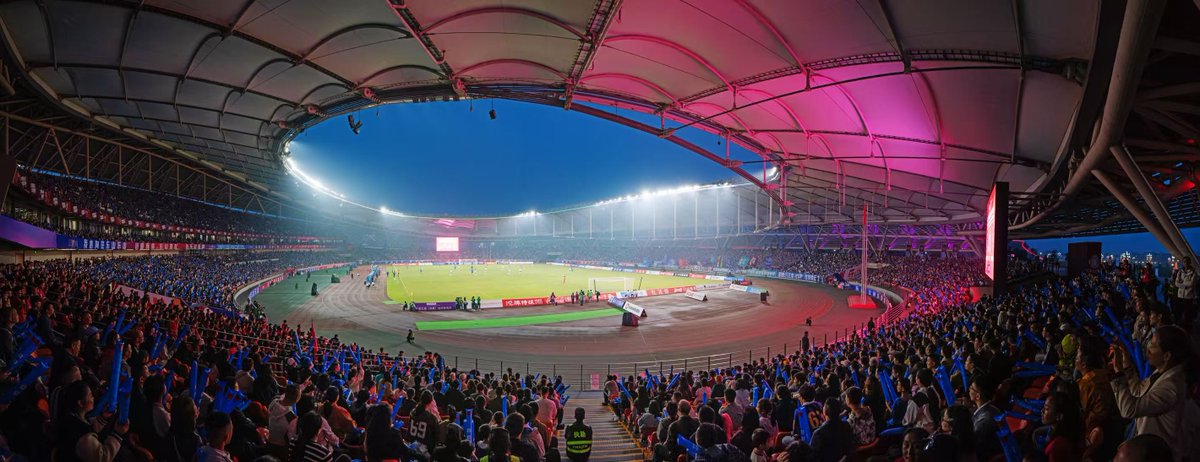 ZhangDyang's tweet photo. 城市足球联赛，每场几万人观看，到底是足球的魅力还是城市吸引力的加持？ https://t.co/Ez8sOlDPxw