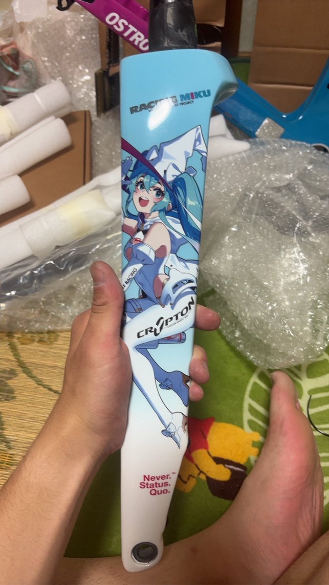 yasus15_n's tweet image. FACTOR OSTRO VAM 2.0 Hatsune Miku Edition
2024
ついに手に入れた。
この状態ですらカッコよすぎるの反則すぎ！！
ここから仕上げていくのが楽しみまた組み上げできたらきちんとしたやつあげます。
＃納フレ #factor #ostro #初音ミク #ロードバイク