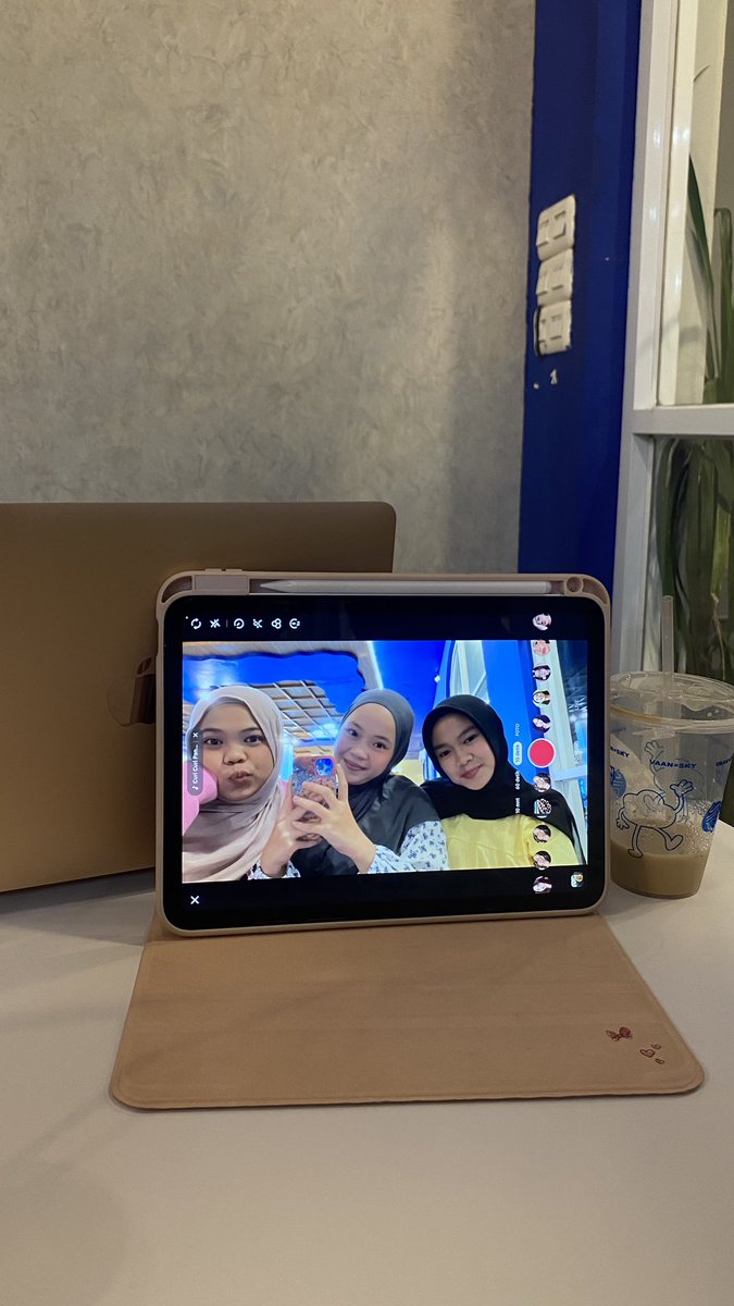 gausa liat tweet media