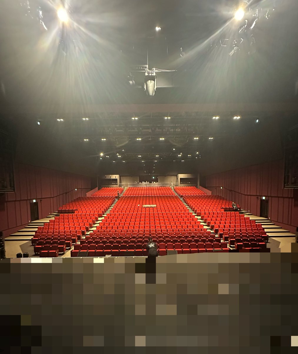 11__koki__19's tweet photo. おはようございます☀
本日は、『ダッドシューズ2026』
大阪公演、初日‼︎
－12:00～
－17:00～
クールジャパンパーク大阪 WWホールでお待ちしております🫰🏻

(写真は台上センターからの景色です✨)

#ダッドシューズ2026 https://t.co/93PAqHAx2C