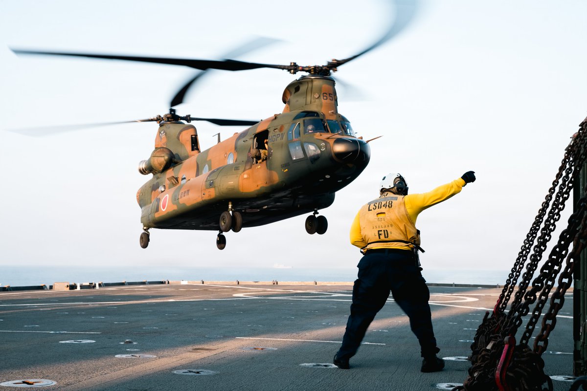PacificMarines's tweet photo. Friendly Flying π
#PacificMarines and Sailors with #TaskForceAshland conduct deck landing qualifications with @JMSDF_PAO as part of #ExerciseBalikatan2026 in the South China Sea, April 24, 2026.
πΈ: Cpl. Kenneth Twadell | @USMC
@INDOPACOM @TeamAFP @15thMEUOfficial https://t.co/tTTnEAHWgZ