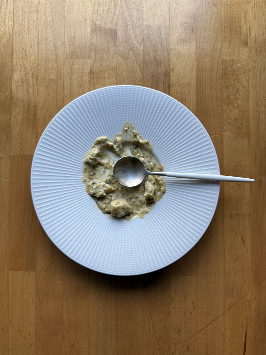 “WE HAVE FOOD AT HOME”

SAUSAGE TORTELLINI , CRÈME OF DILL , CRAB &amp; CAVIAR #OUICHEF .
