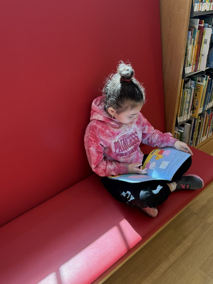 TheraErickson's tweet image. 🥰1st Graders enjoyed the NYPL today.  We are proud readers and future leaders!  #OriginalOwls 🦉#FutureLeaders ❤️ #Community @D8Connect @NYCSchools #NYPL @nypl