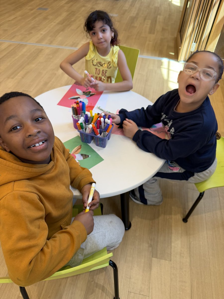 TheraErickson's tweet image. 🥰1st Graders enjoyed the NYPL today.  We are proud readers and future leaders!  #OriginalOwls 🦉#FutureLeaders ❤️ #Community @D8Connect @NYCSchools #NYPL @nypl