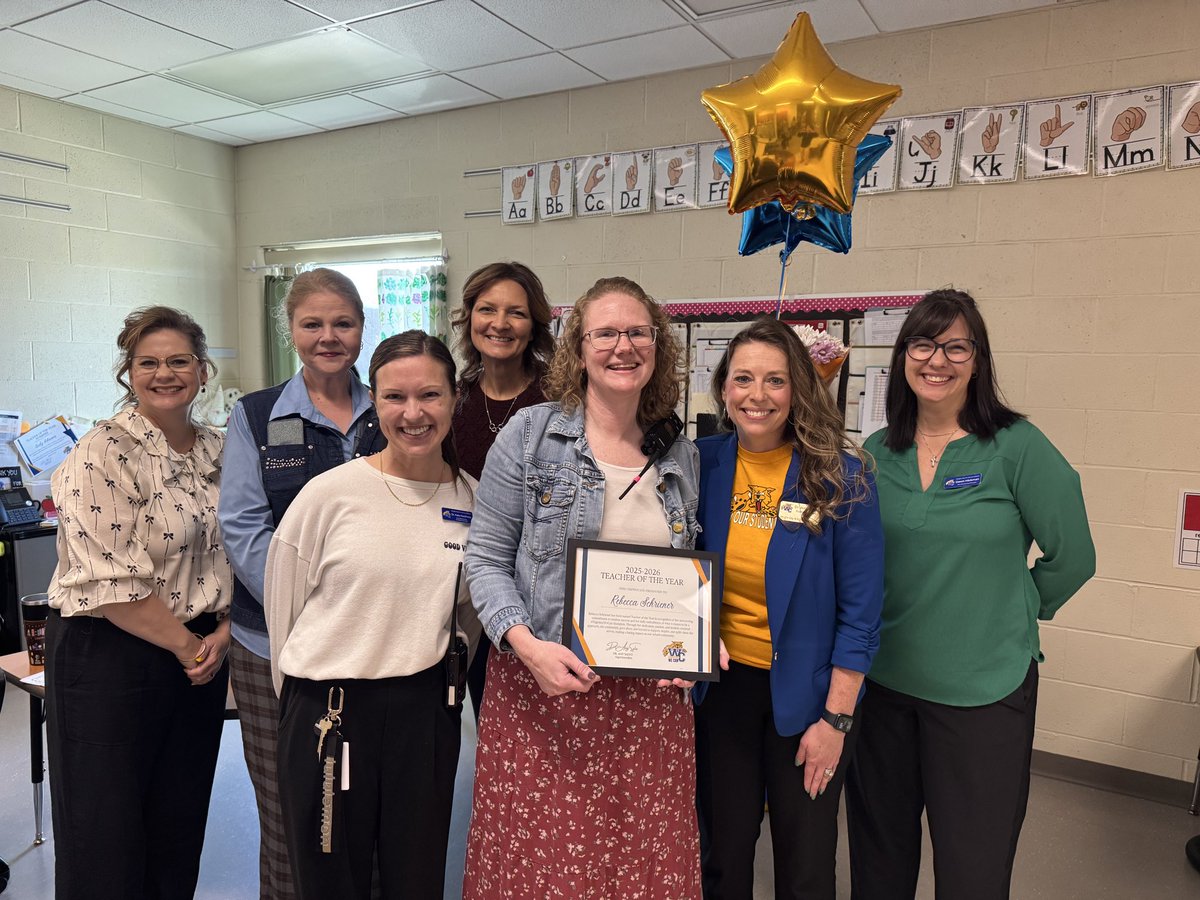 WCR2info's tweet image. 👏🏼Rebecca Schriener - Teacher of the Year👏🏼

Rebecca Schriener has been named the Wright City R-II School District Teacher of the Year in recognition of her unwavering commitment to student success and her daily embodiment of what it means to be a #TogetherWeCan champion.
