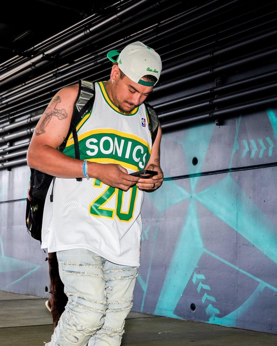 RoofTopMariner's tweet photo. Mariners Josh Naylor rocking in his Gary Payton home throwback jerseys!!! https://t.co/74CL87PoTG