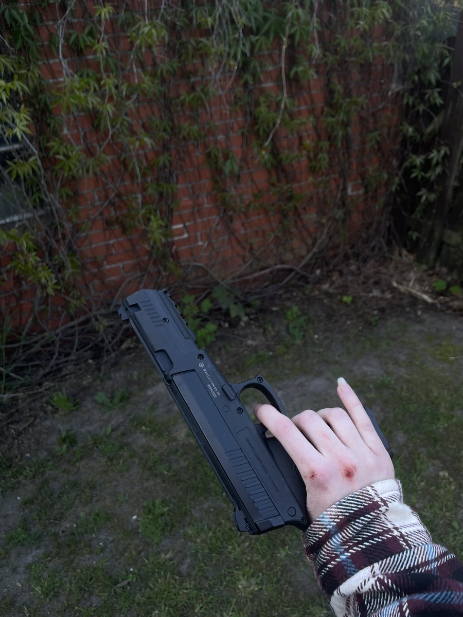 CleoRayan's tweet image. kissmygun #airgun #xoxo