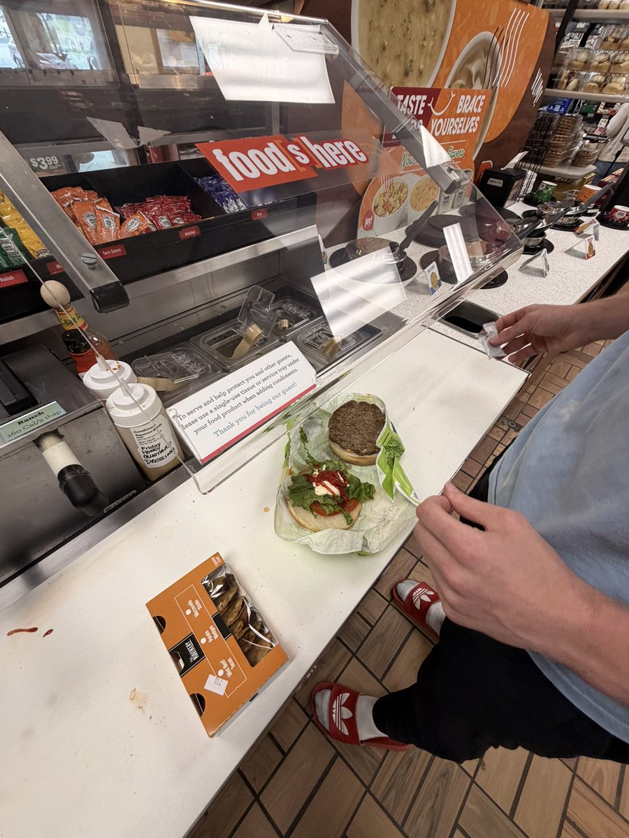 WIACJenna's tweet photo. #d3eats with @maxlove51 https://t.co/Xol7pHeybK