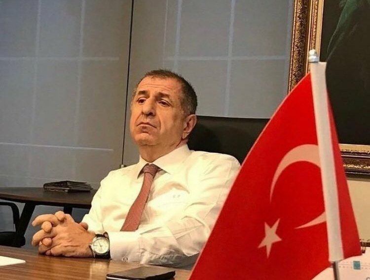 "Twitter'da her kesimden insan var. Doğumda oksijensiz kalanlar da Twitter'da yazıyorlar. Onlar da bize ırkçı diyorlar mesela."

Genel Başkanımız Ümit Özdağ