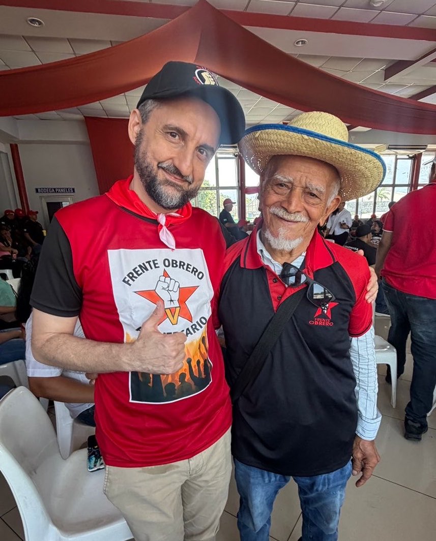 RudoPastor's tweet photo. Un honor marchar con los compas del Frente Obrero de San Pedro Sula este 1 de Mayo. Nos cargamos de cariño con las y los trabajadores de nuestra ciudad 🇭🇳, quienes son ejemplo de organización, unidad y solidaridad. Nos inspira su lucha y su compromiso por defender sus derechos💪🏾. https://t.co/5sxKchfTR3