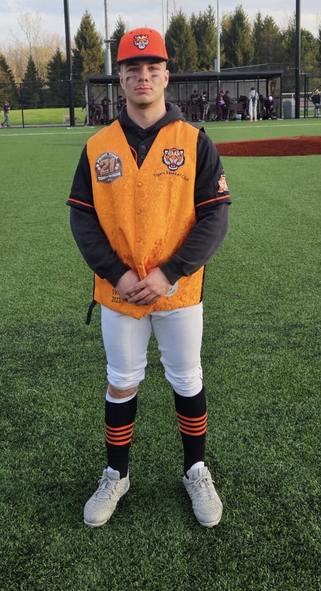 TigersBB1's tweet photo. Tiger of the Game. Senior Colin Miller. 3 hits, 2 BB, 3 RBI, and 6 SB in today's 14-2 win at Barker. Colin lead the Tigers with a .500 BA and 12 RBI. https://t.co/0wtgHbzVRE