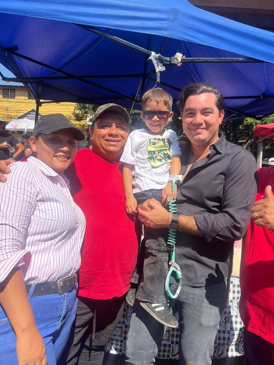 OctaJPP's tweet photo. Hoy es momento de hablarle a cada hondureño que se levanta temprano a luchar por su familia y por su futuro 🙌

A quienes trabajan en el campo sembrando esperanza.
A quienes construyen nuestras ciudades con sus manos.
A quienes emprenden, producen y generan empleo.
A quienes sirven desde el sector público.
A quienes trabajan en la empresa privada.
A nuestros maestros, médicos, enfermeras, policías, transportistas, comerciantes, obreros y trabajadores independientes.

Hoy, en el Día del Trabajador, quiero decirles algo con total convicción:

Ustedes son la fuerza que mueve Honduras 🇭🇳 

Nada se construye sin esfuerzo.
Nada crece sin disciplina.
Nada cambia sin gente trabajadora.

Y por eso, hoy más que nunca, reafirmo mi compromiso con un país donde el trabajo sea respetado, donde existan oportunidades reales y donde cada hondureño pueda salir adelante con dignidad.

Porque creo en ustedes.
Porque creo en Honduras.
Y porque sé que juntos podemos construir un país diferente.

¡Feliz Día del Trabajador!