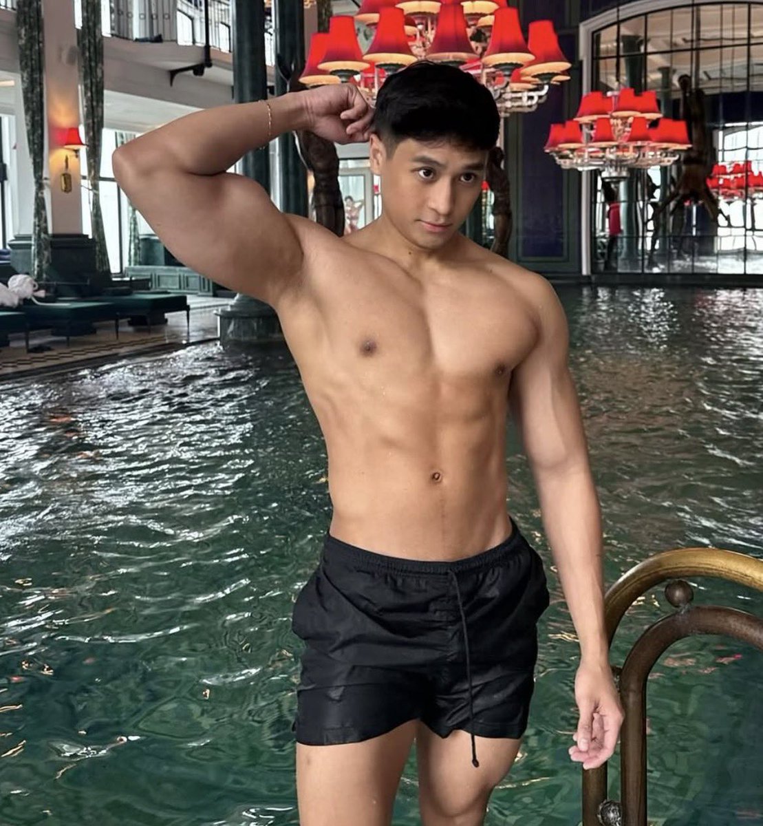 Daily Hot Dudes tweet media