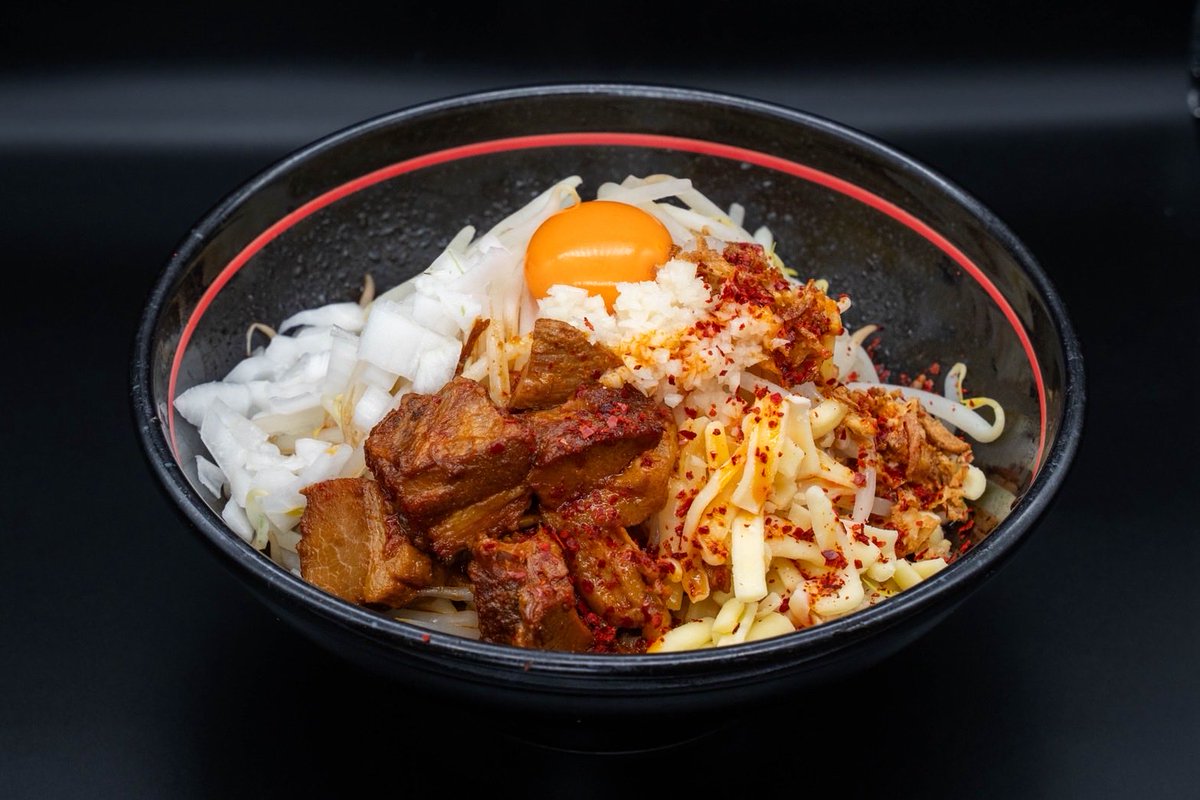 menya_fukuro's tweet photo. 【GWも休まず営業🔥】

ラーメン酒場福籠
通町店・飯塚町店ともにゴールデンウィーク期間中は休まず営業します！

■飯塚町店
11:00〜14:30
17:00〜21:30（L.O）
※金・土は23:30まで

■通町店
18:00〜25:30（L.O）
※日曜は17:00〜23:30

5月は飯塚町店で旨辛フェア開催中🌶️
※一部商品は通町店でも5/4〜販売予定

飯塚町店は34席で宴会・貸切もOK（状況により）
GWはぜひ福籠へ🍜

#ラーメン酒場福籠 #高崎グルメ #群馬グルメ #GW