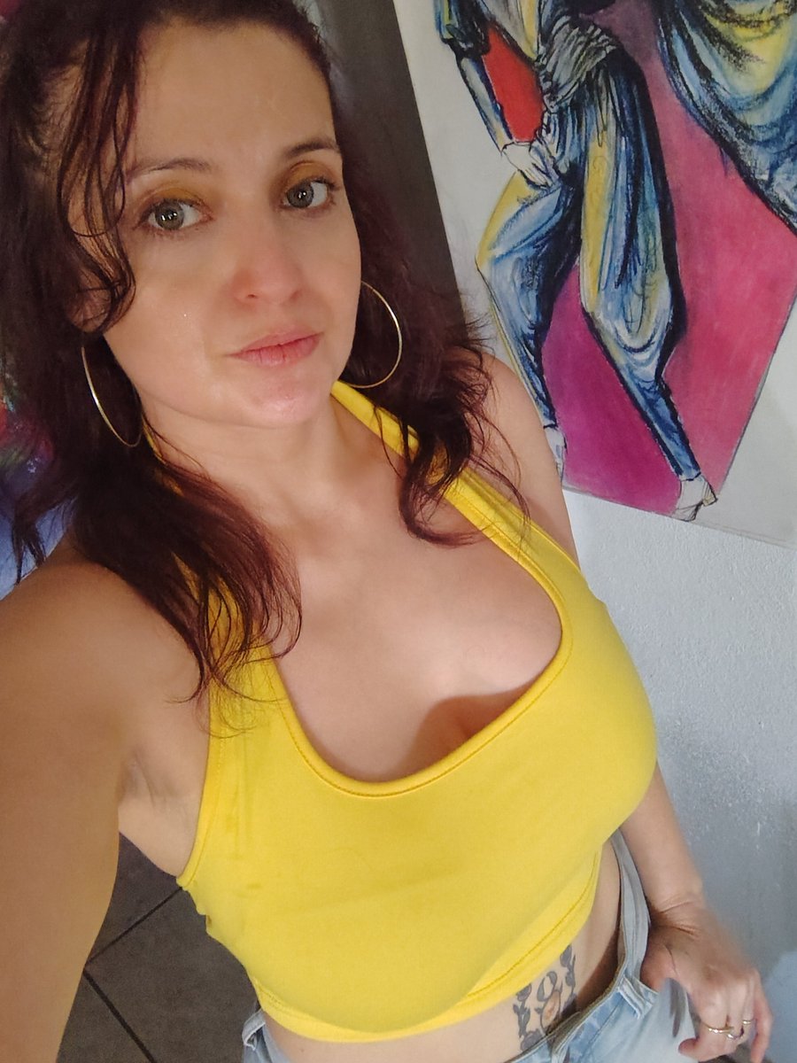 ERICKAJADE's tweet photo. Friday Selfie! I wanted to go run errands but I have a cold 😷😩. #vegasgirl #greeneyes *♍ ,🐯, 702*  #fridayselfie #nofilter https://t.co/voPYBjN04e