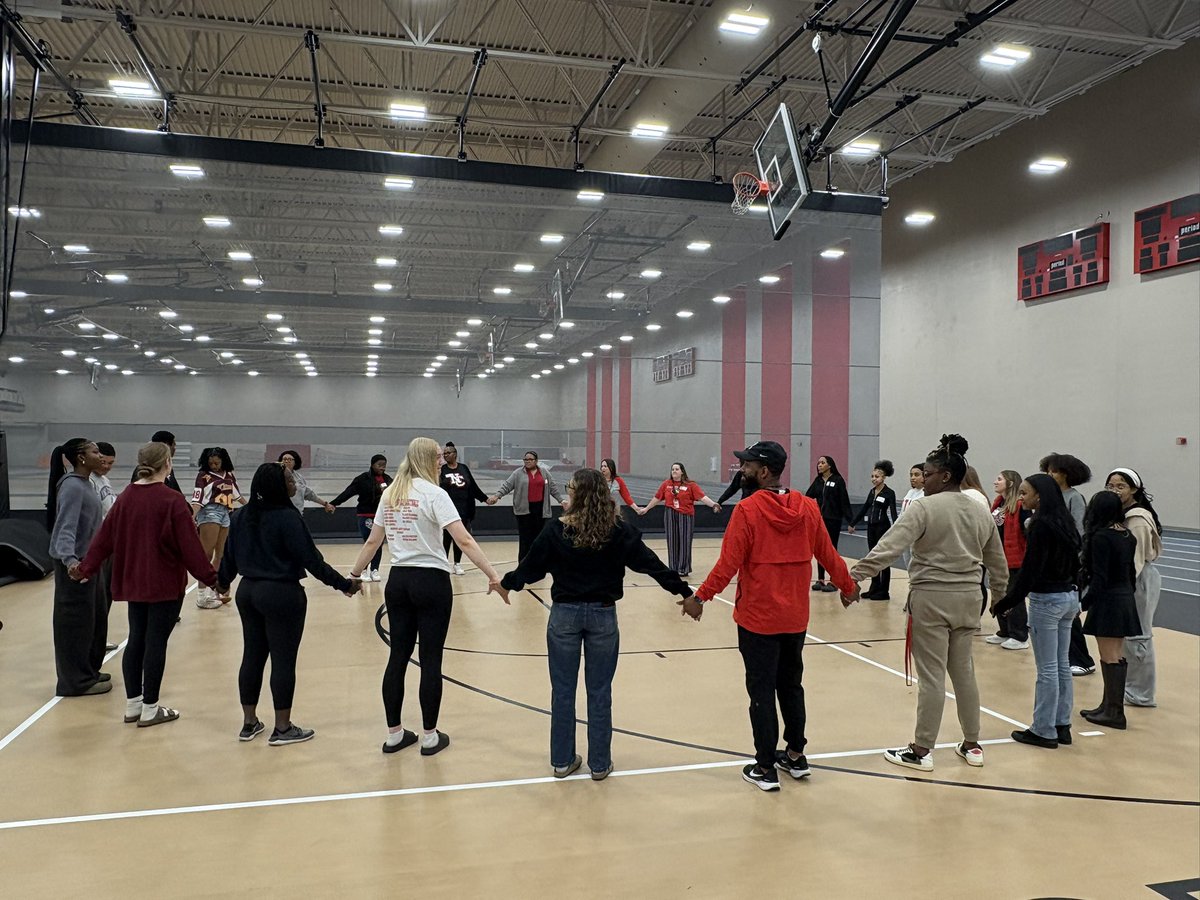 NC_Counsel's tweet image. This week @NCHS_panthers students joined the Marion County Youth Violence Prevention Coalition Youth Summit and @RachelsChalleng Chain Reaction Day—two events focused on students as a powerful force for preventing bullying/violence &amp;amp; spreading kindness. #WeGrowPanthers